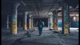 مدينة الظلال: كشف التصوير المعماري عن التألق