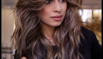 عجائب الرياح: احتضان الحركة الطبيعية للشعر المتموج