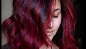 الثقة القرمزية: تسريحات الشعر الحمراء والحمراء لبيانات الموضة الجريئة